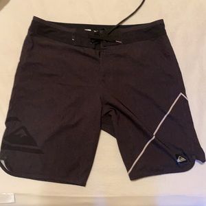 Black quicksilver boardshorts